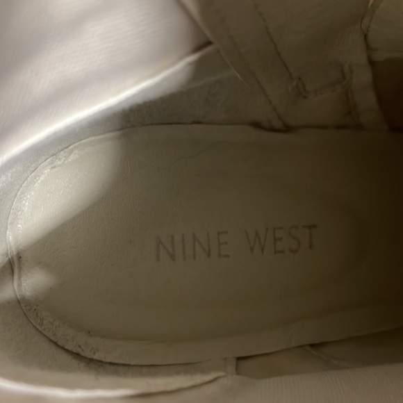 Nine West white cream ankle booties - Picture 4 of 4